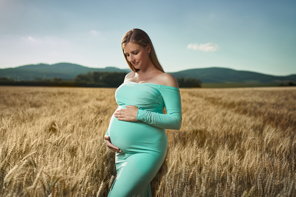 rodinny fotograf - tehotensky fotograf - tehotenske fotenie v poli - Budmerice