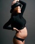 tehotenske fotenie buduca mamicka v klobuku